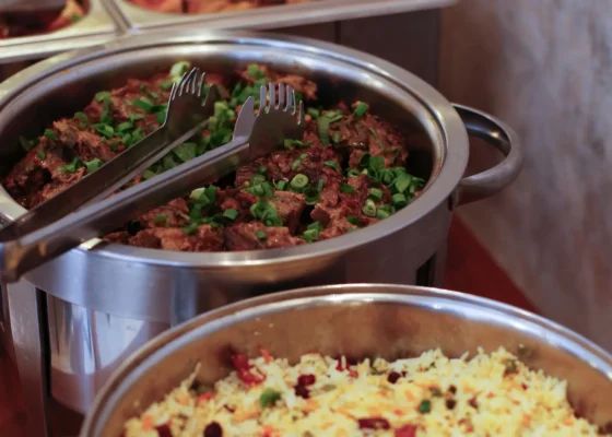 a couple of pots of food illustrating the topic about whether to start working in catering