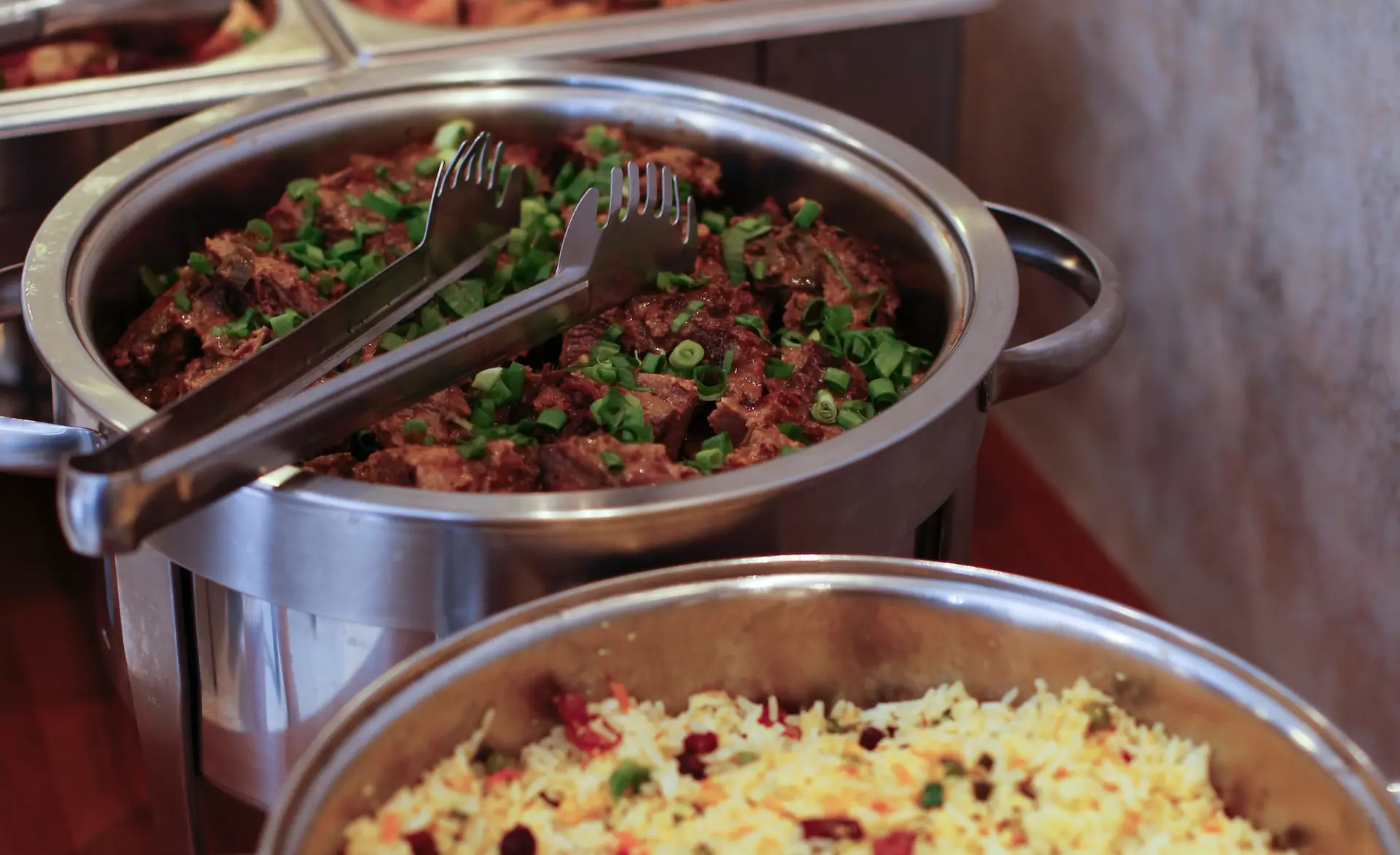 a couple of pots of food illustrating the topic about whether to start working in catering